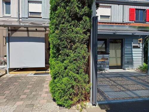 Eingang,Terrasse - Mehrfamilienhaus, Wohnhaus mit 177,00 m² in Eching zum Kaufen