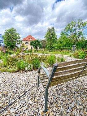 Gartenbenutzung mit Teich - 