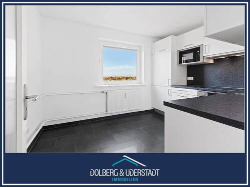 Titelbild - Modernisierte 2-Zimmer-Wohnung mit Westbalkon, Weitblick und hervorragender Anbindung