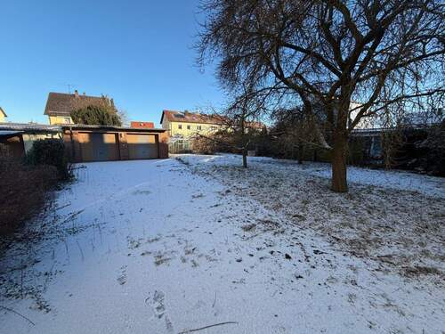 Garten - 8 Zimmer Mehrfamilienhaus, Wohnhaus in Schwandorf