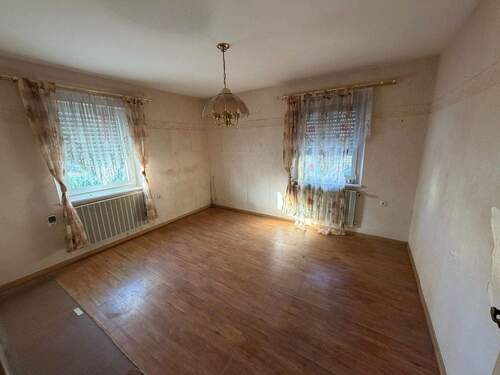 Zimmer - Mehrfamilienhaus, Wohnhaus mit 128,00 m&sup2; in Schwandorf zum Kaufen