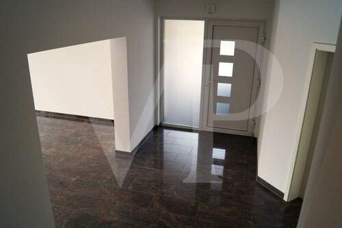 09 Blick auf den Eingangsbereich - 