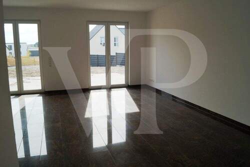 02 Wohn-, Esszimmer - 