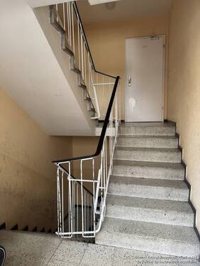 Treppenhaus - Etagenwohnung mit 52,00 m&sup2; in Karlsruhe / Mühlburg zum Kaufen