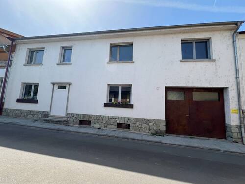 Hausansicht - 7 Zimmer Mehrfamilienhaus, Wohnhaus zum Kaufen in Ockenheim