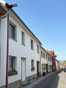 Vorderansicht - 7 Zimmer Mehrfamilienhaus, Wohnhaus in Ockenheim
