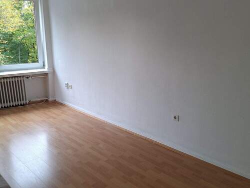 Wohnzimmer - 2 Zimmer Etagenwohnung zur Miete in Hamburg