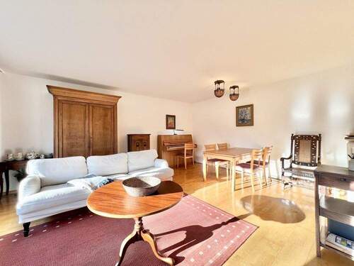 Wohnzimmer mit Zugang zur Terrasse - 