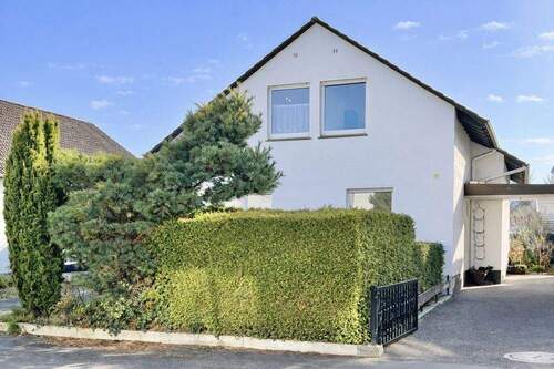 Hausansicht Straßenseite - 6 Zimmer Einfamilienhaus zum Kaufen in Detmold