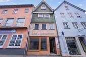 optimale Nutzbarkeit - 9 Zimmer Mehrfamilienhaus, Wohnhaus zum Kaufen in Schwäbisch Gmünd