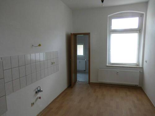 DSCI6307 - 2-Zimmer-Erdgeschoß-Wohnung mit großer Küche mit Eßplatz, Wannenbad mit Duschaufsatz und Sitzterrasse im HofHausgart...