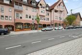 Straßenansicht des Gebäudekomplexes - 