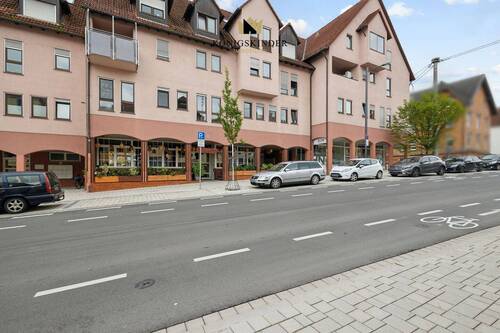 Straßenansicht des Gebäudekomplexes - 