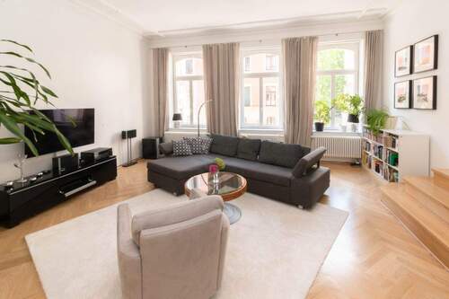 Wohnen - STIL TRIFFT AUF PRIVATSPHÄRE - Exklusive Gartenwohnung im Herzen des Waldstraßenviertels