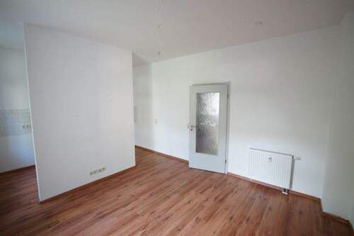 Wohnbereich mit Küche - Etagenwohnung mit 59,40 m&sup2; in Chemnitz zur Miete