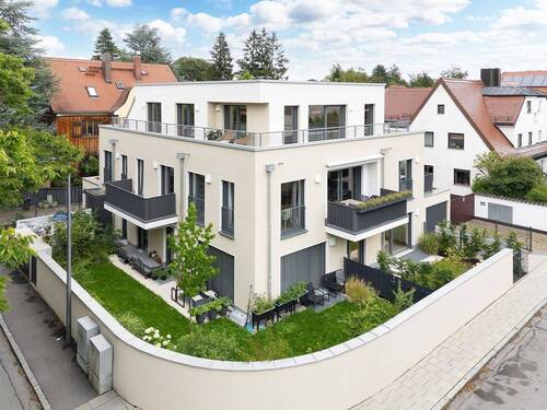 Hausansicht - 3 Zimmer Etagenwohnung in München