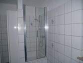 Mit Dusche und Badewanne - 