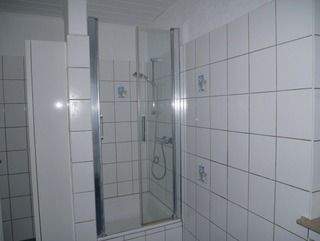 Mit Dusche und Badewanne - 