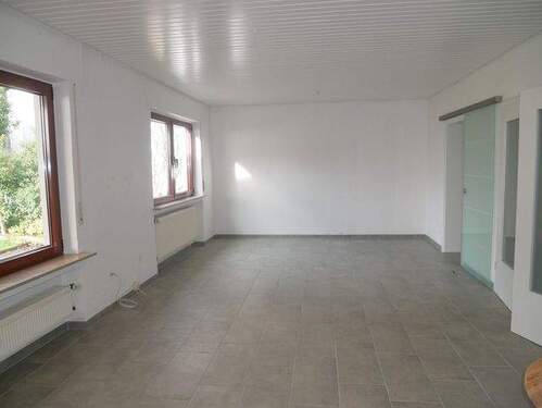 Wohn-Essbereich andere Seite - 5 Zimmer Reihenendhaus in Neuwied