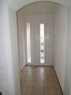 Flur Eingangsbereich - Reihenendhaus mit 117,00 m&sup2; in Neuwied zum Kaufen