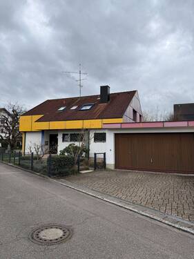 Frontsicht mit Garage.jpg - 7 Zimmer Einfamilienhaus zum Kaufen in Rheinfelden (Baden)