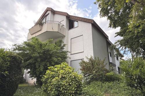 Außenansicht von Süd-Osten - Sofort freie, ruhige 2-Zimmer-Eigentumswohnung im DG mit Dachloggia und Tiefgaragenstellplatz!