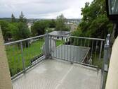 DSCI6288 - 4-Zimmer-DG-Wohnung mit Balkon mit Ausblick in relativ ruhiger Stadtlage (Nebenstraße - nur 5 Gehminuten zum Zentrum).