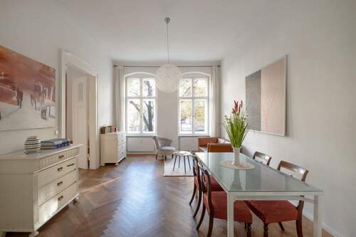 Wohn- und Esszimmer - Stilvoller Altbau mit Charme - 3 Zimmer & Balkon im Herzen von Friedrichshain