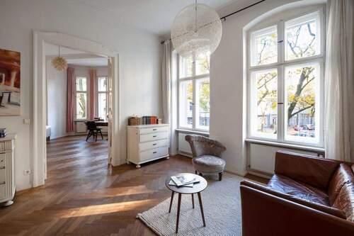 Blick vom Wohnzimmer ins Schlafzimmer - 3 Zimmer Etagenwohnung zum Kaufen in Berlin