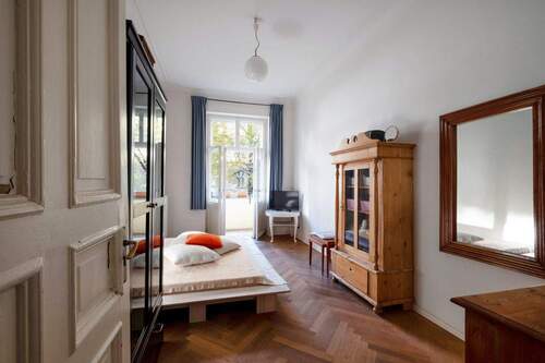 Zimmer mit Balkonzugang - Etagenwohnung mit 97,00 m&sup2; in Berlin zum Kaufen