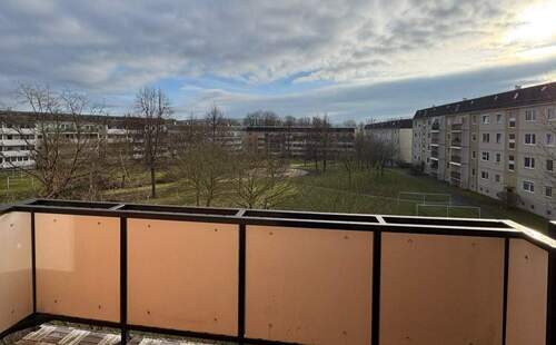 Blick ins Grüne - 3-Raumwohnung im Grünen und mit Einbauküche