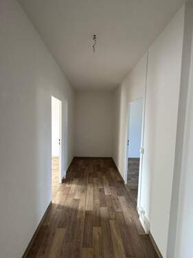 Flur - Etagenwohnung mit 69,40 m² in Löbau zur Miete