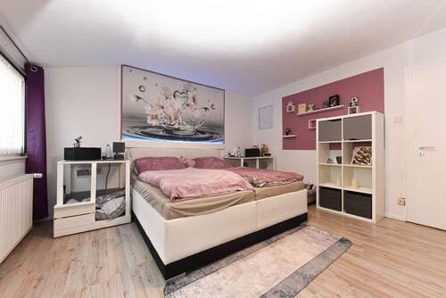 geräumiges Schlafzimmer - 