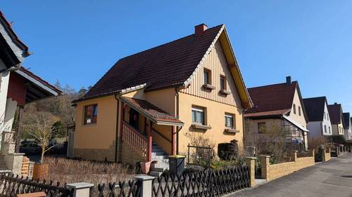 Außen 1 - 5 Zimmer Einfamilienhaus zum Kaufen in Themar