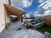 moderne Terrasse am Pool.jpg - 