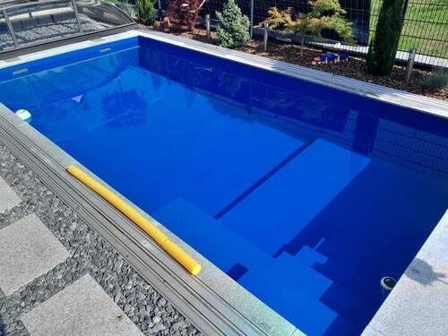 Swimmingpool mit Überdachung.jpg - 