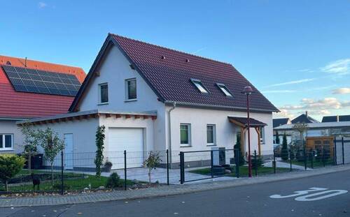 EFH mit Pool in Leipzig Breitenfeld - Moderner Wohntraum A+ EFH mit Pool & Garage in Kliniknähe
