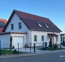 Moderner Wohntraum A+ EFH mit Pool & Garage in Kliniknähe - Leipzig Lindenthal