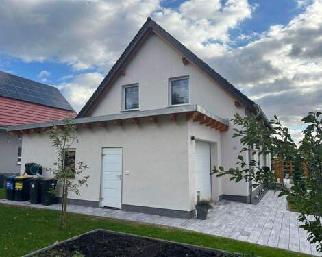 Garage mit elektr. Tor + SP in Zufahrt.jpg - 