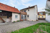 Hofansicht - 4 Zimmer Mehrfamilienhaus, Wohnhaus in Linkenheim-Hochstetten / Hochstetten
