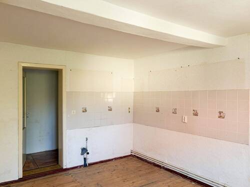 EG-Küche - 6 Zimmer Einfamilienhaus in Stößen