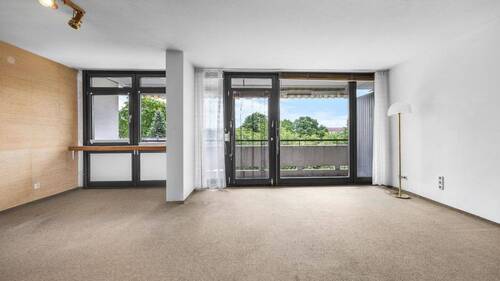 Raum - renoviert - 1 Zimmer Etagenwohnung in München