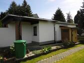 DSCI6199 - Gepflegtes Gartengrundstück mit Bungalow und Nebengebäuden (Garagen) am Stadtrand von Reichenbach zu verkaufen!