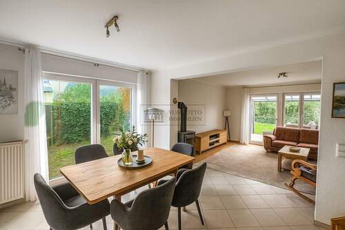 Offener Essbereich und Wohnzimmer - Platz für alle: Familienfreundliches Reihenendhaus mit Gartenparadies