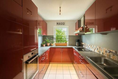 Voll ausgestattete Einbauküche - 