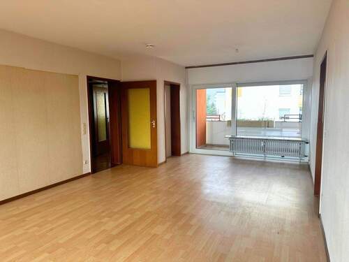 Wohnzimmer - 4 Zimmer Etagenwohnung in Viernheim