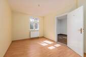 Zimmer 6 mit Blick zu Zimmer 7 - 