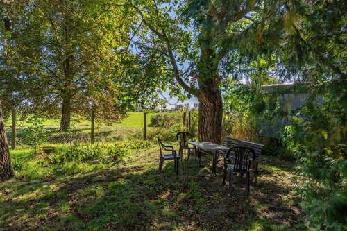 Idyllischer Sitzplatz mit Feldblick - 