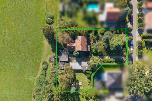 Skizzierung des großzügigen Grundstücks - 