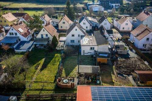 Rückansicht mit Garten - 